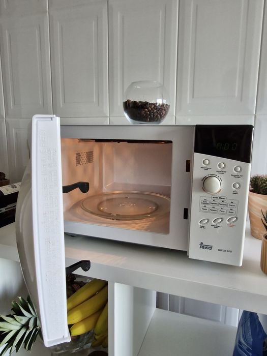 Micro-ondas Teka MW 20 BFS + Móvel com Rodas (opcional)