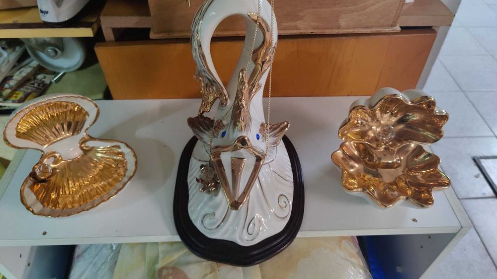 Estatuetas  decorativas  em Cerâmica e Porcelana Fina