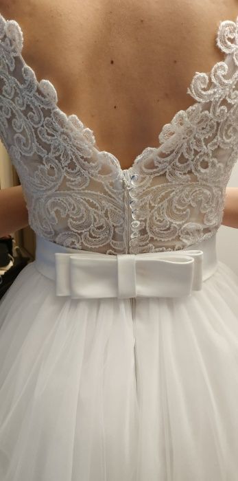 Suknia ślubna, koronka, krój: litera A/księżniczka 34 / 36 / 38 XS S M