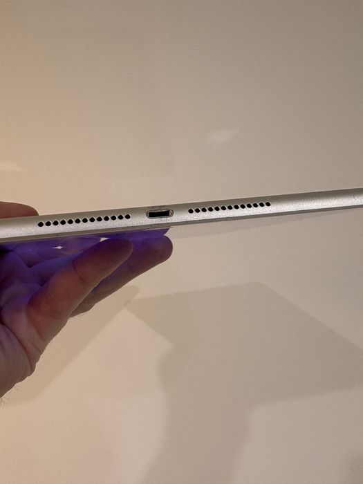 Apple iPad 6 32GB Wi-Fi Silver White Белый Серебро