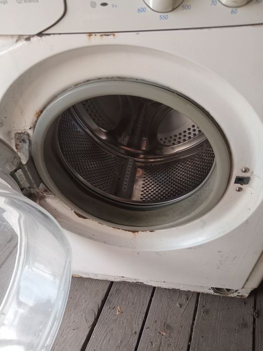 Пральна машина Indesit wisl 83