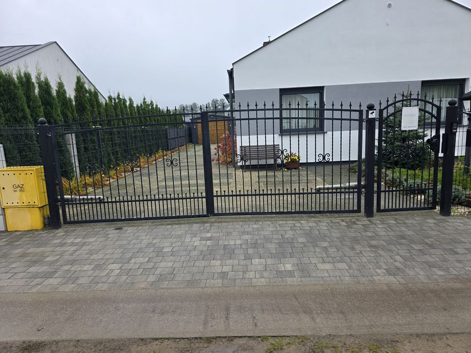 Brama przesuwna  na działkę