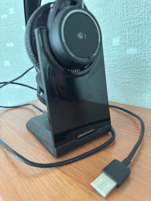 Plantronics Voyager Focus UC (B825) – słuchawki bezprzewodowe ze stacją dokującą, certyfikat MS Teams