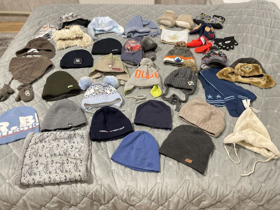 Шапочки теплі рукавички теплі валяночки для дому шапки на різний вік