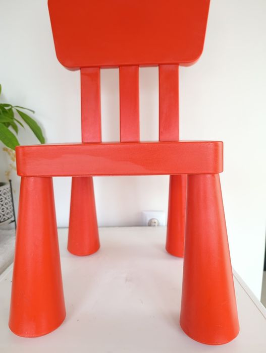 Cadeira infantil IKEA vermelha