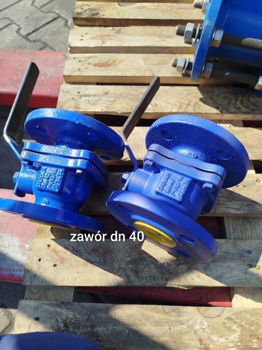Zawór kolanowy dn 100 i zasuwy nożowe