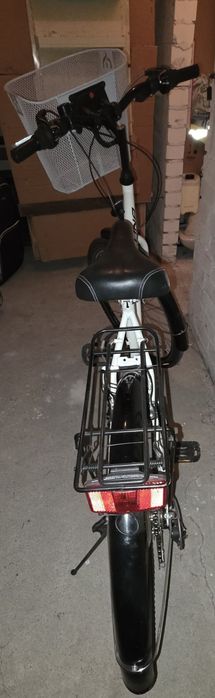 Sprzedam rower miejski z koszikem.