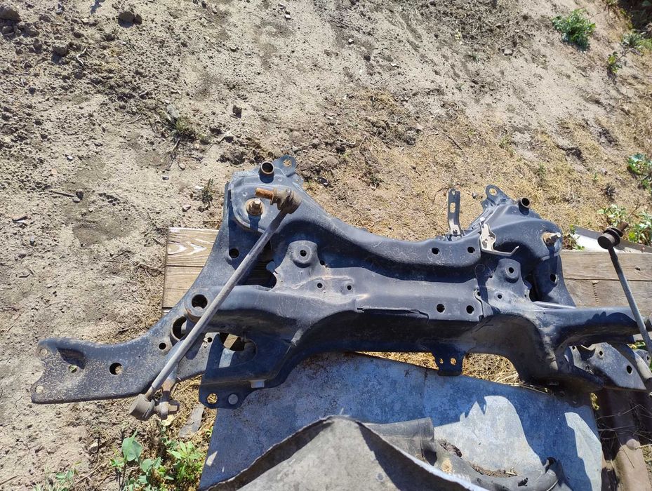 Toyota балка підвіски