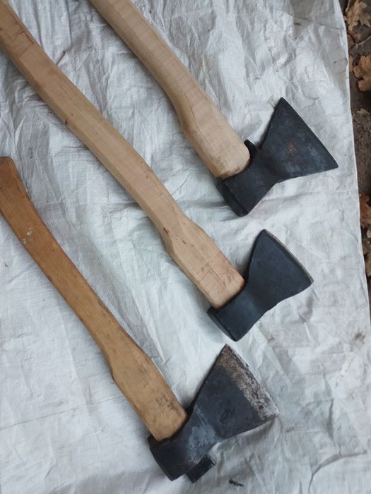 Штангенциркуль , коса , топор , колун , ключ трубный , вила