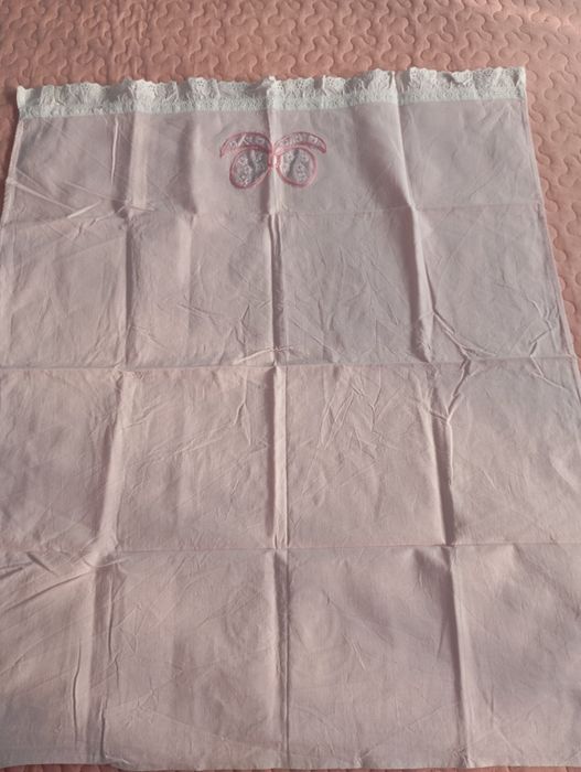 Lençol bordado e rendado