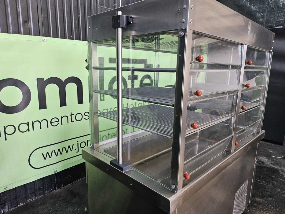 Vitrine refrigerada para bebidas e sobremesas