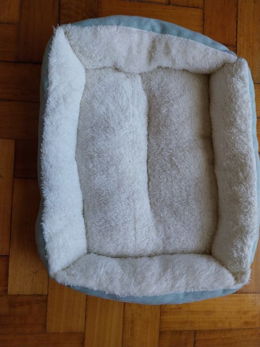 Cama para gatos,  uma com 42cm e 51cm, novas