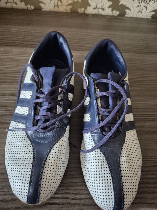 спортивне взуття Adidas