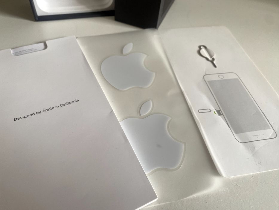 iPhone 8 Plus opakowanie pudełko oryginalne kompletne naklejki Apple
