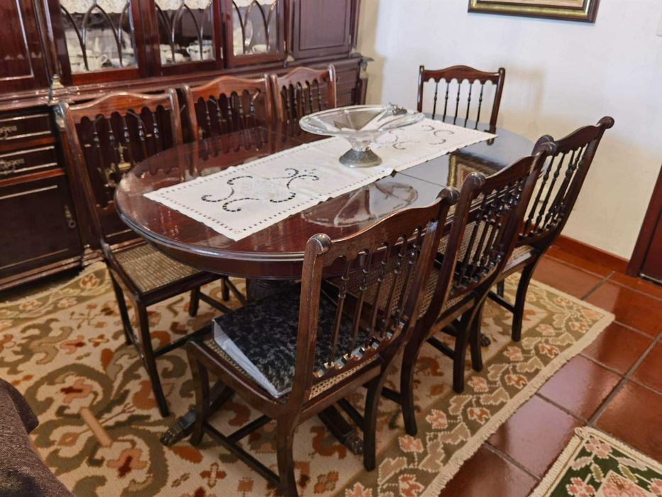 Mobília de Sala de Jantar Estilo Império - bom estado de conservação.