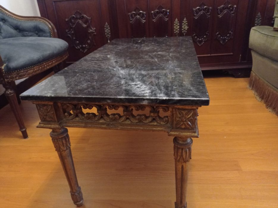 Mesa pequena de apoio