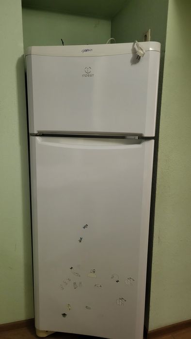 Терміново! Продам холодильник Indesit