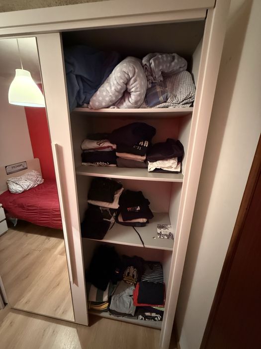 Guarda-fato com portas de correr e espelho – Excelente estado