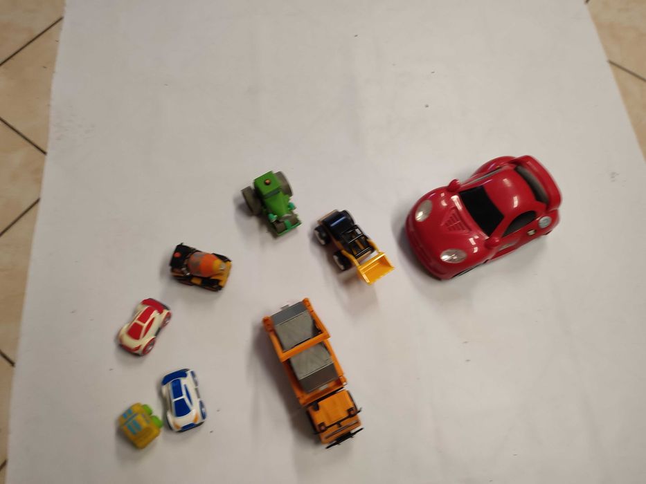Zestaw samochodzików do piaskownicy