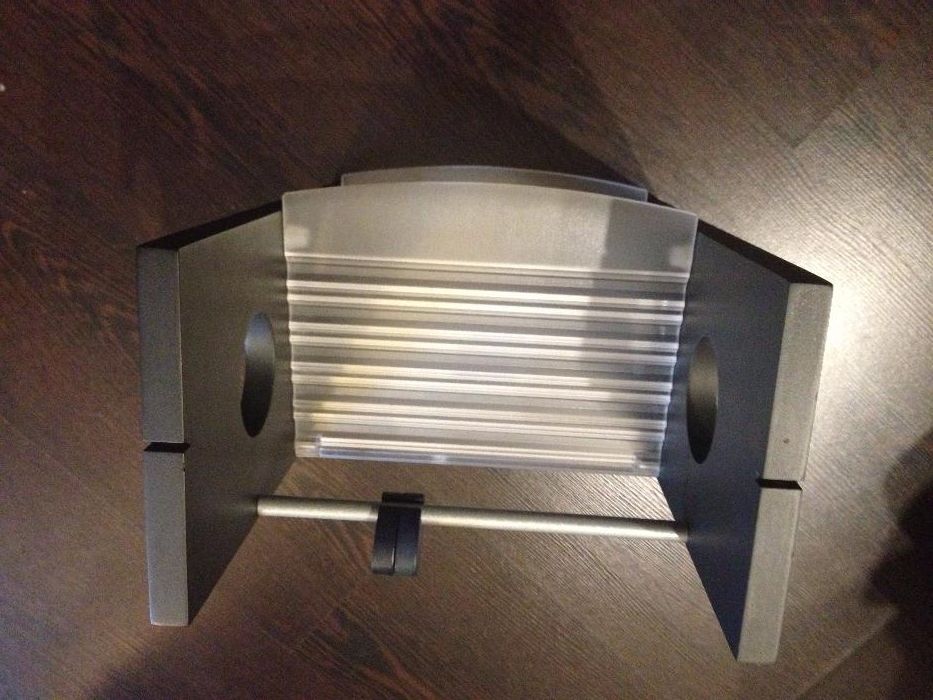 Móvel pequeno para colocar CD