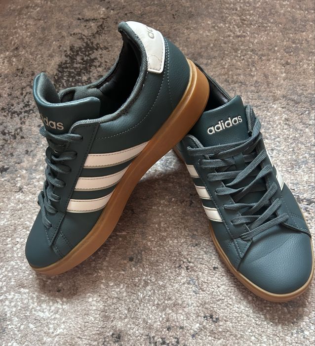 Продам чоловічі кросівки Adidas , оригінал. Б/у. Розмір 43.