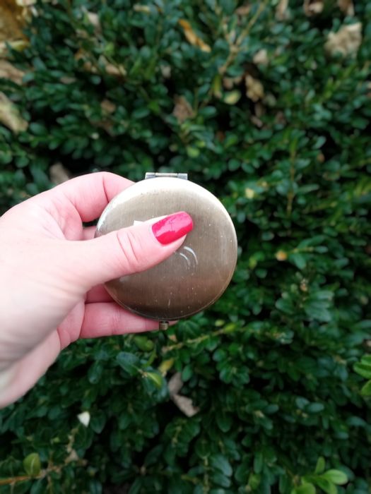 Зеркало увеличительное с камеей