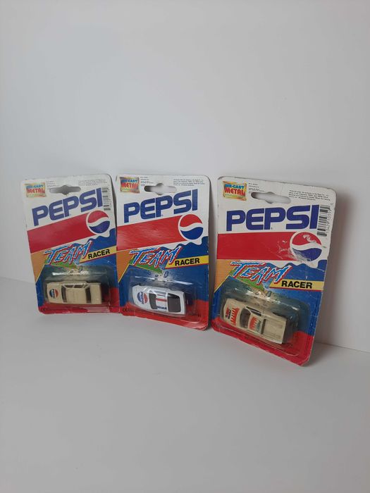 3 carros de colecção Pepsi (na caixa original)