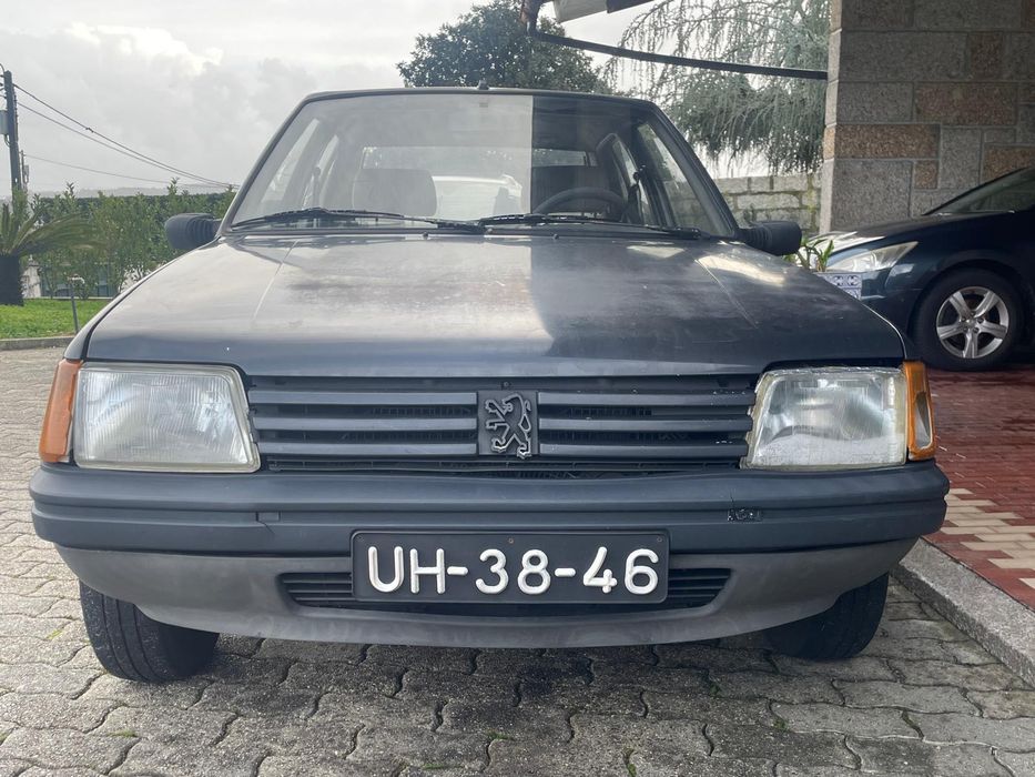 Peugeot 205 em bom estado