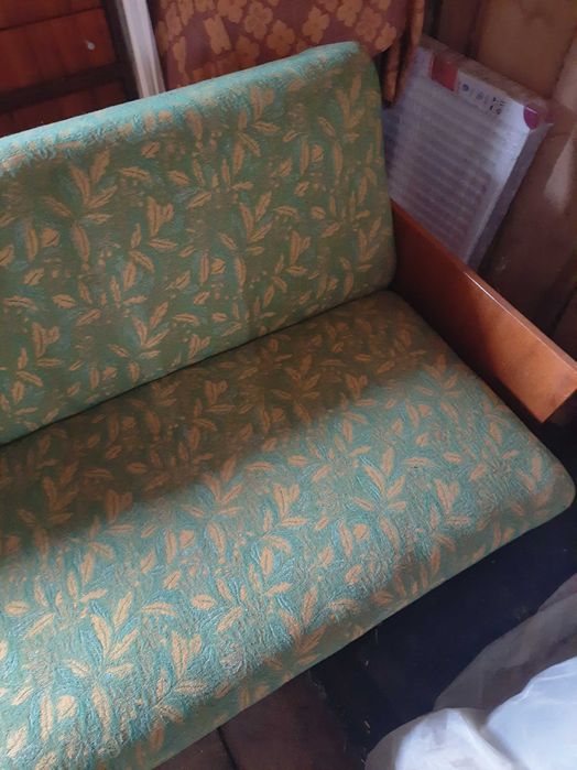 Диван розкладний новий ретро.