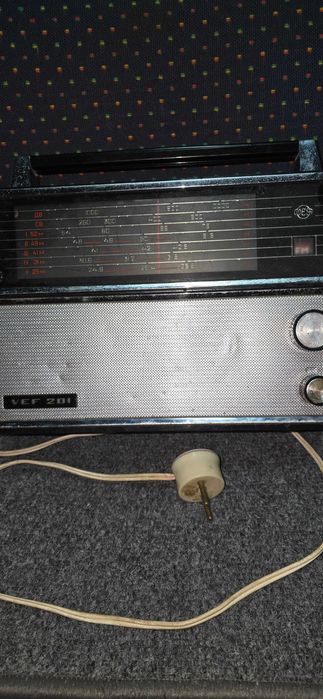 Вінтажний  радіоприймач радіо VEF-201 з FM робочий