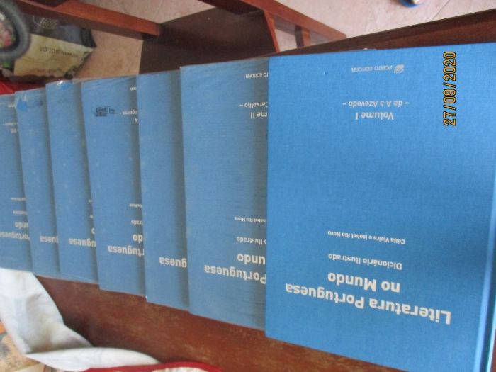 9 volumes -Literatura portuguesa no mundo - Dicionário ilustrado