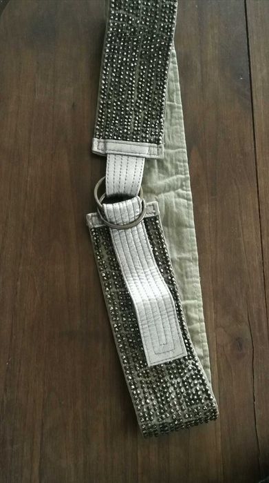 Cinto Massimo Dutti em Pele com Missangas Minúsculas