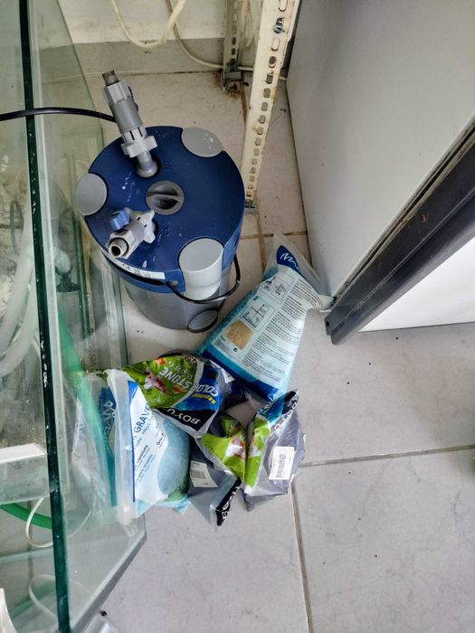 Gaiolas e aquários