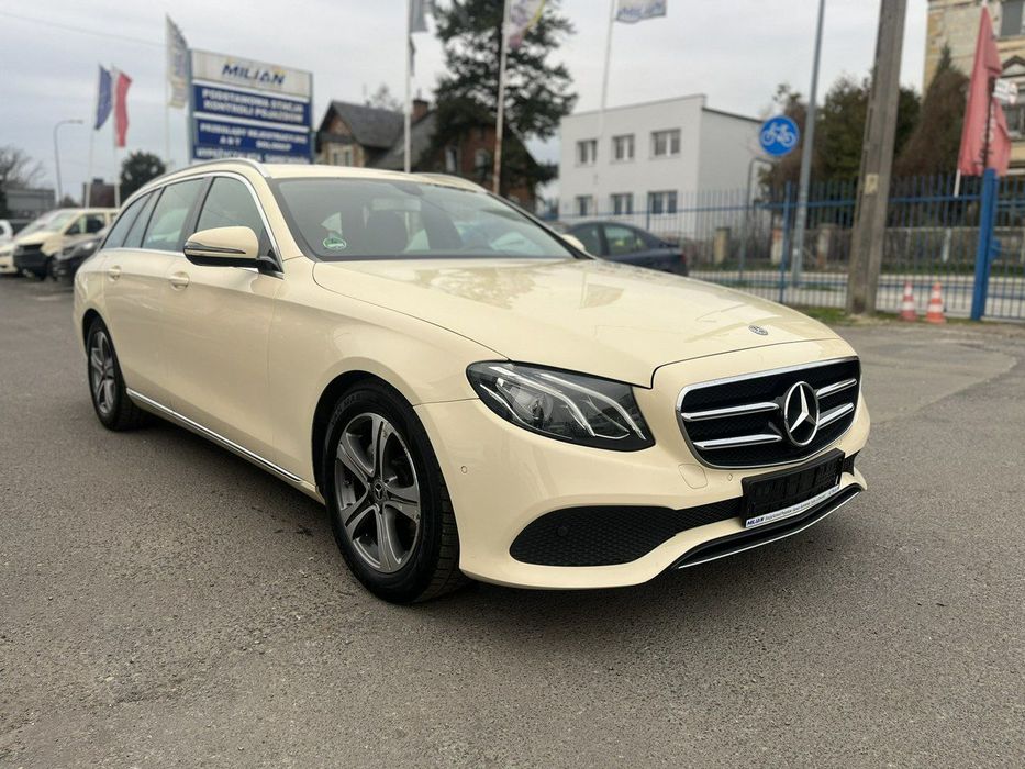 Mercedes-Benz Klasa E E220d T 9G-tronic 197KM Navi FullLed Kamera Asystent Model 2020 FV 23%