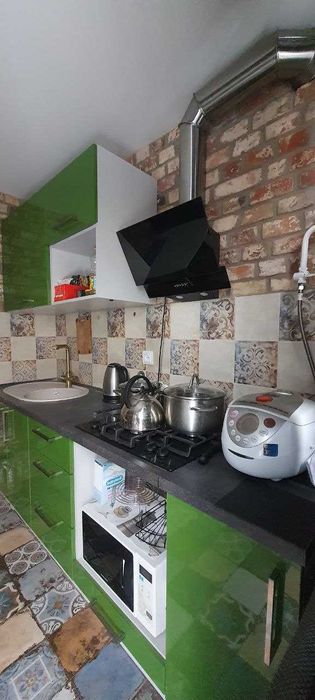 Продам 2 -х кімнатну квартиру м. Зміїв