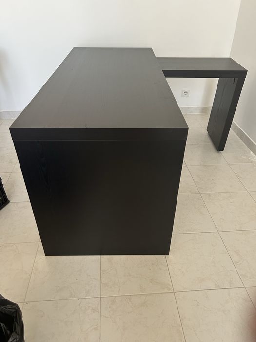 Secretaria em preto modelo ikea