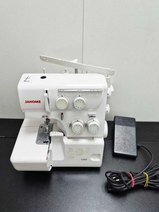 Оверлок Janome 210d