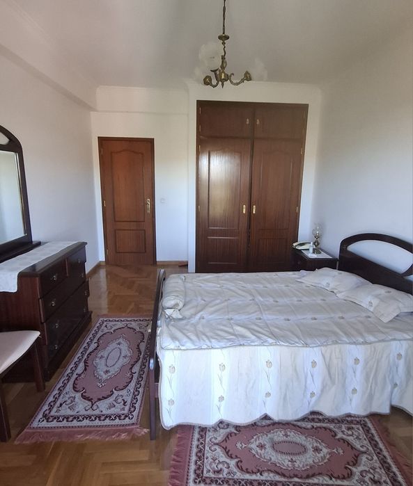Aluga-se quarto em moradia, Póvoa de Sta Iria à menina/senhora