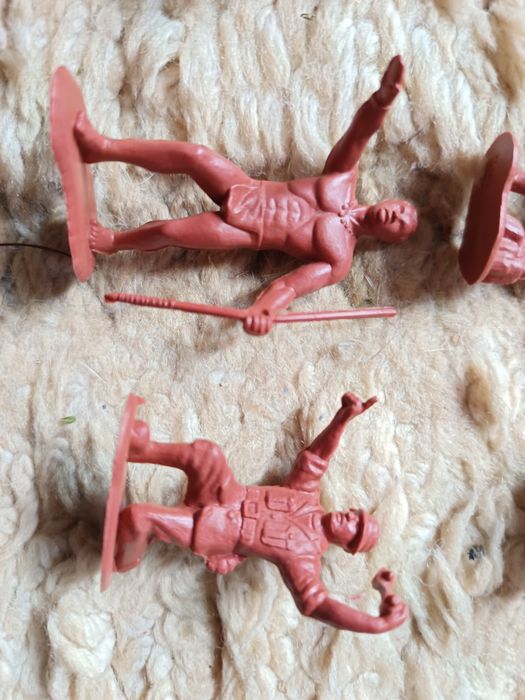 Vendo monocromaticos fig.antigas índios em obs em lote