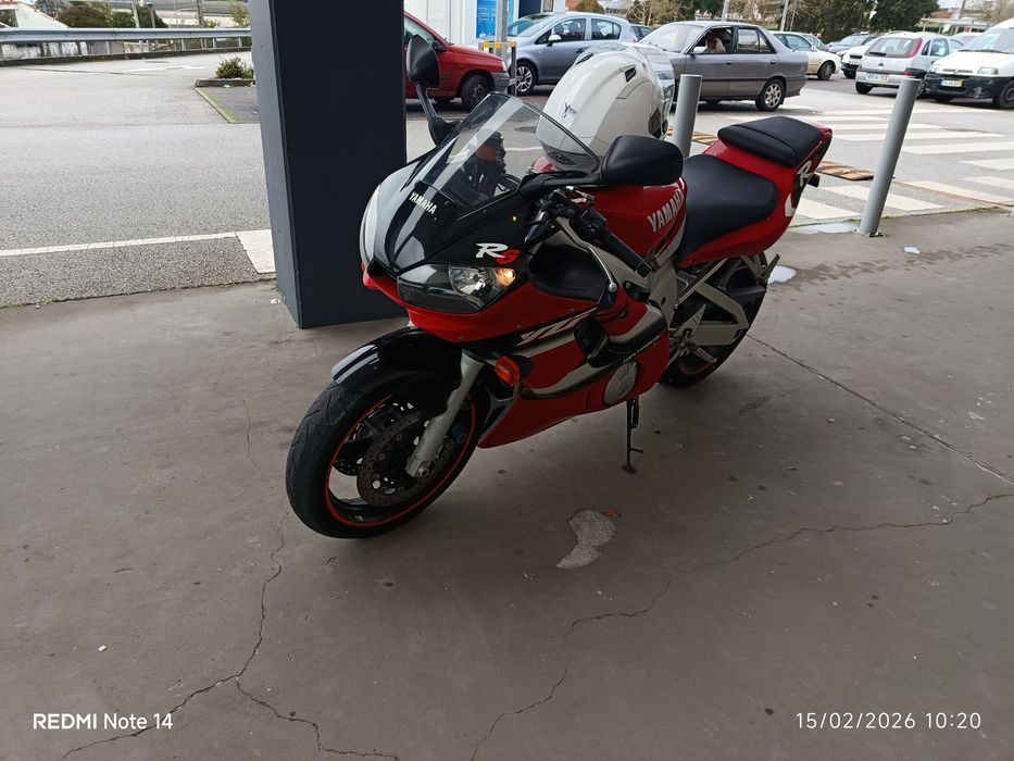 Yamaha R 6 muito conservada