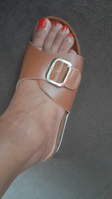 Chinelos com fivela, estilo Birkenstock