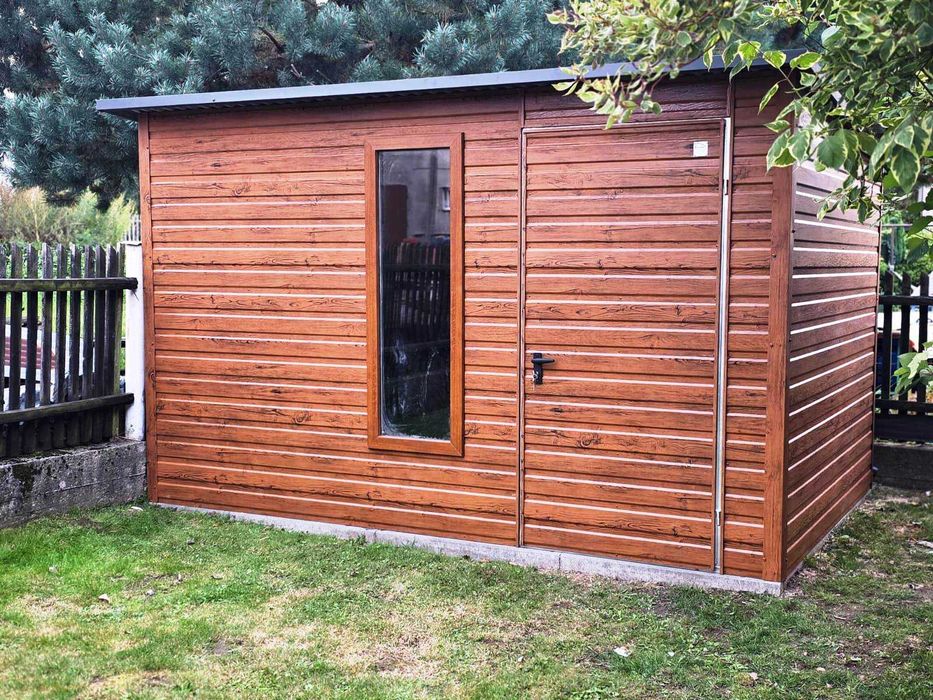 Drewnopodobny Domek Narzędziowy z Dużym Oknem