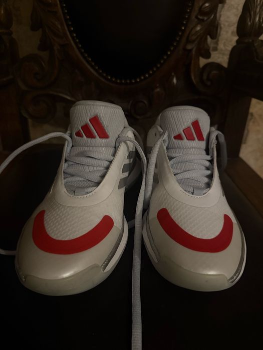 нові кросскій адідас , 23,5 см по устілці