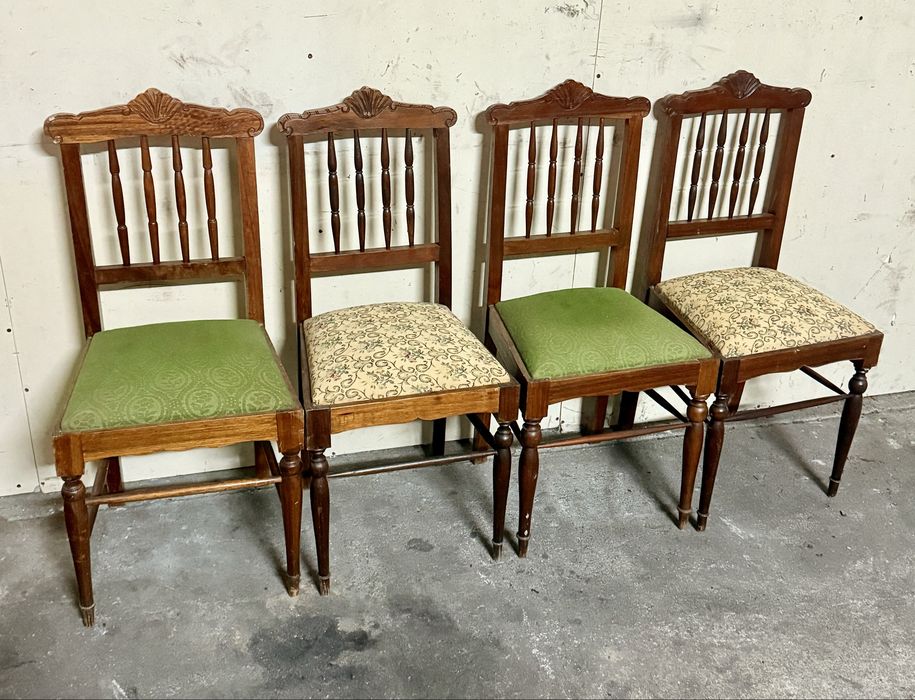 Mesa extensivel + 4 cadeiras (Estilo Vintage)