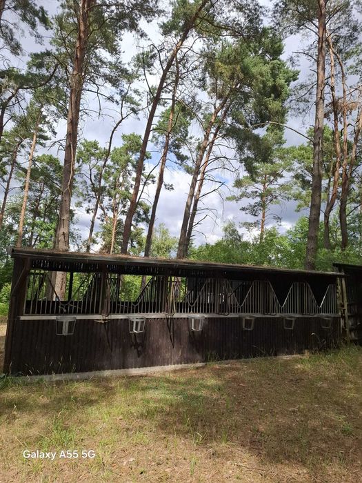 Na sprzedaż 6 boksów dla koni – komplet – Lubochnia