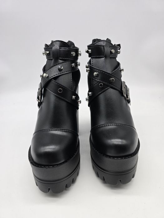 Botas estilo Rock / Metal / Gótico 
Número 36
Novas