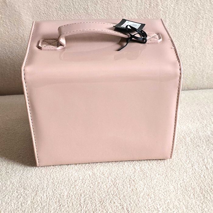 Kosmetyczka podróżna marki Therapy London , nowa