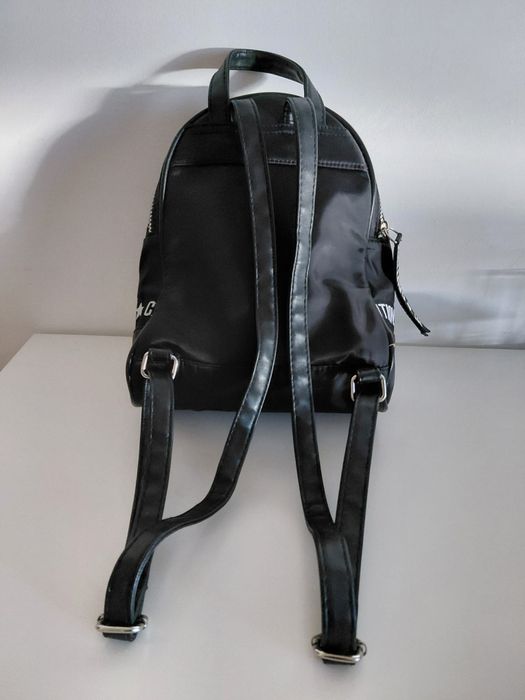 Mochila pequena nova