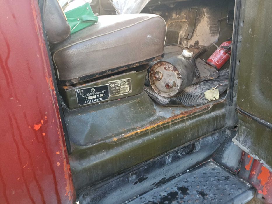 Пожежний автомобіль АЦ-40 ЗІЛ 131  потребує ремонту кабіни водія