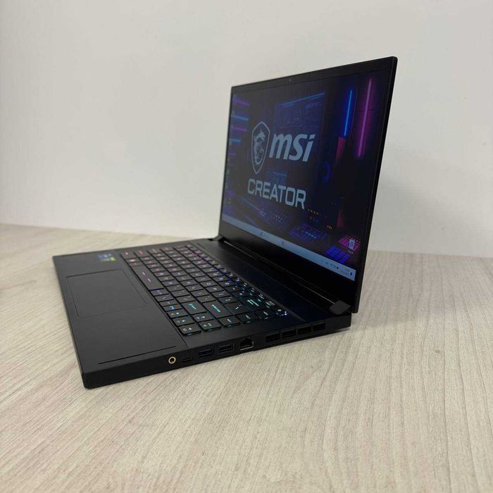 MSI Creator 15 A11UH  144Hz i7 11800H 16GB SSD 512GB RTX 3080